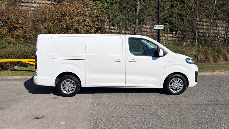 Vauxhall Vivaro L2 Diesel 2900 1.5d 100PS Sportive H1 Van